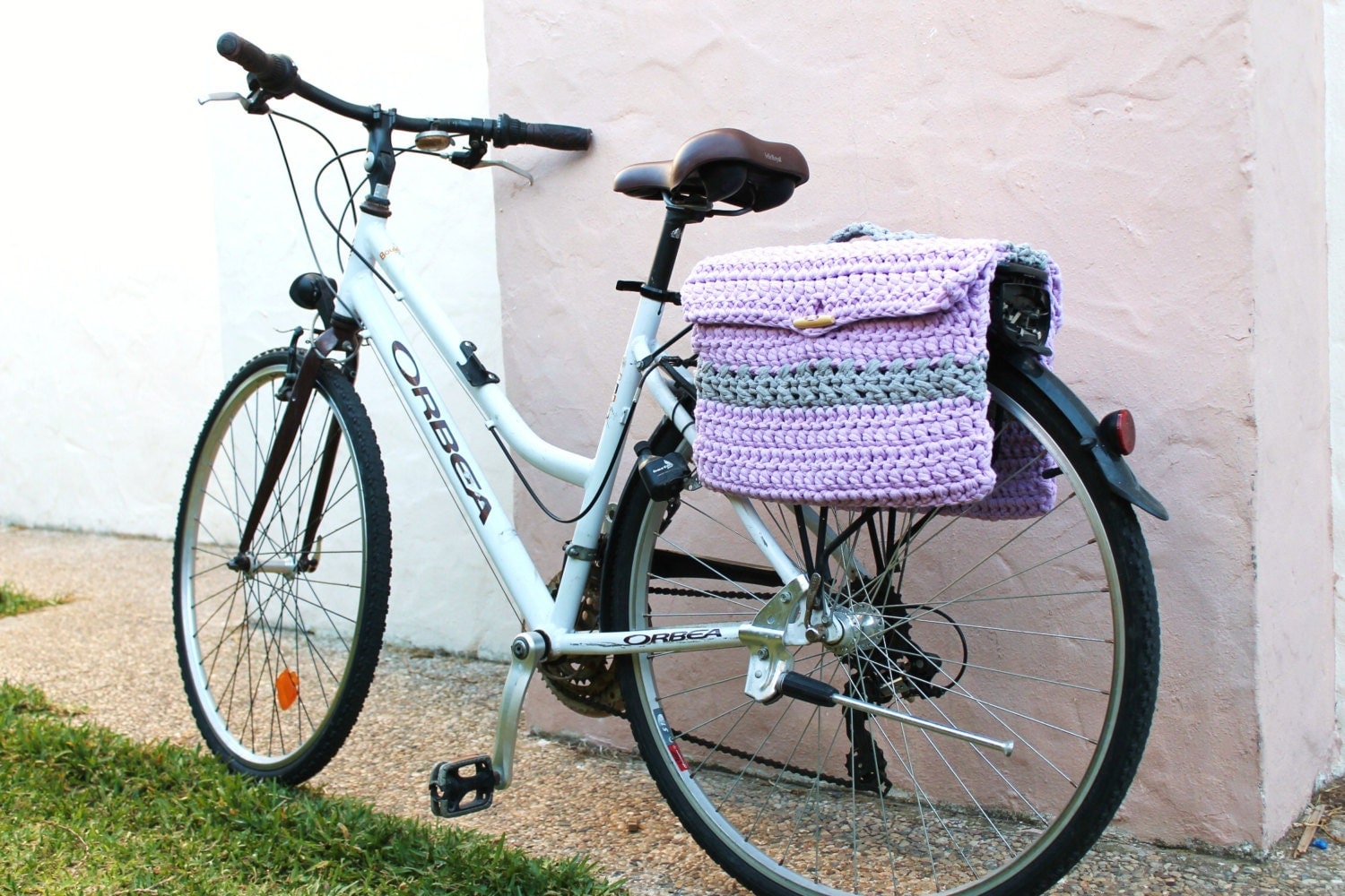 Crochet saddlebags for bicycle convertible in shoulder bag.