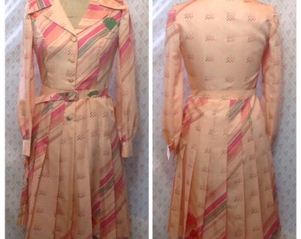 Lovely 70's/80's Japanese Vintage peach floral geometric print pleated polyester shirt dress