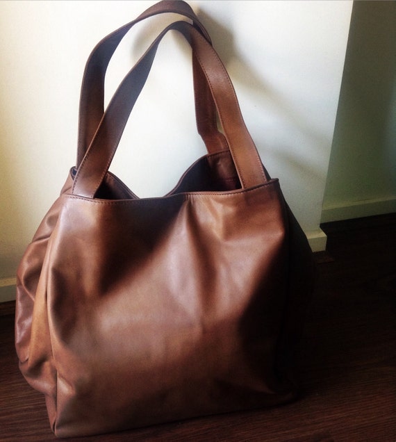 Extra large leather tote shoulder bag perfect for