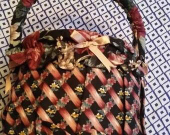 Vintage Floral Sewing Basket / Sewing Box / Sewing / Sew / Flowered / Clean / New Like / Cloth Sewing Basket / Fabric Sewing Basket / Round