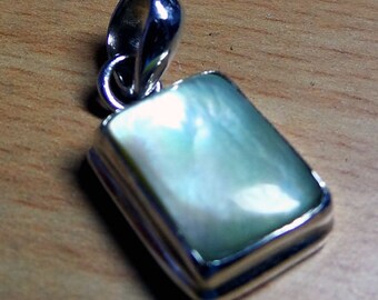 A Beautiful Mother Of Pearl Pendant in 925 Sterling Silver