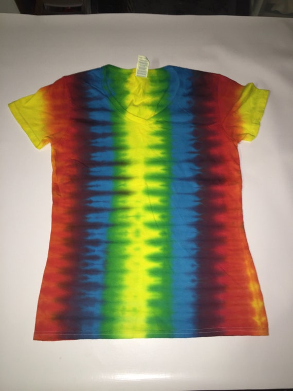fold shirts for tie dye