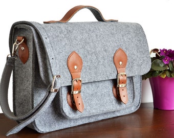 Felt laptop bag with regulated strap, messenger bag,laptop bag, crossbody bag, felt bag, office bag, felt satchel, Macbook Pro 15 in case