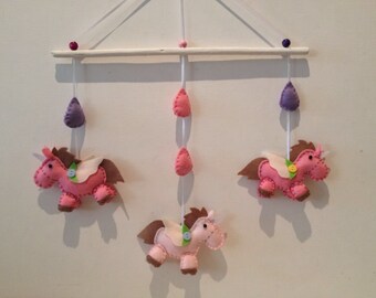 Baby mobile unicorni
