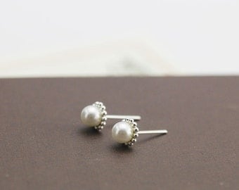 freshwater pearl earrings, sterling silver pearl earrings,pearl earrings,bridal earrings,bridesmaid earrings,freshwater pearl stud earrings