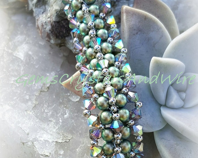 Swarovski Pearls and Crystal Bracelet, Green Pearl bracelet, Rhinestone Heart Clasp, Magnetic Clasp, Pearls, Swarovski Crystals