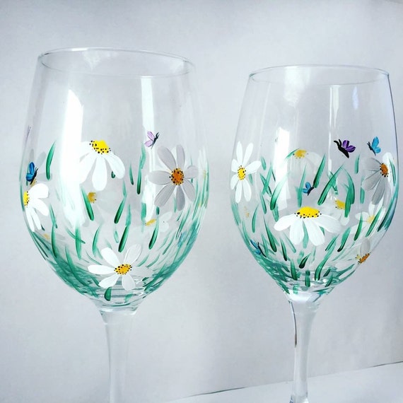 Items similar to Spring wine glass pair, daisy wine glass, hand painted ...