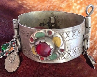 Berber enamel Hinged bracelet with Glass from Morroco