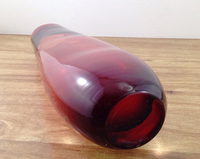Vintage Seda Sweden Signed Swedish Red Glass Vase. Scandanavian Sommerso Vase. Smooth Tall Blood Red Seda Vase. Mid Century Mod Cherry Red.