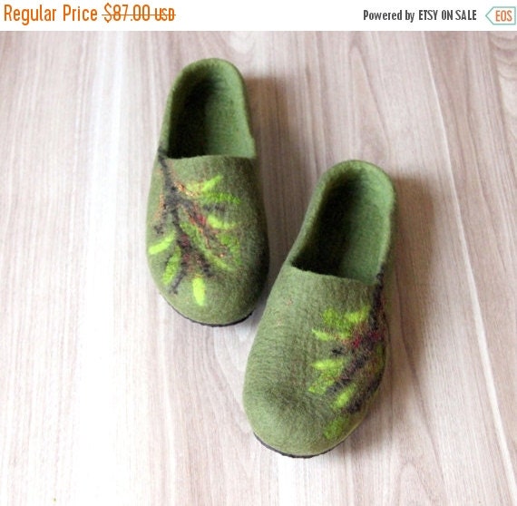 AUTUMN SALE Women wool clogs house shoes felted by AgnesFelt