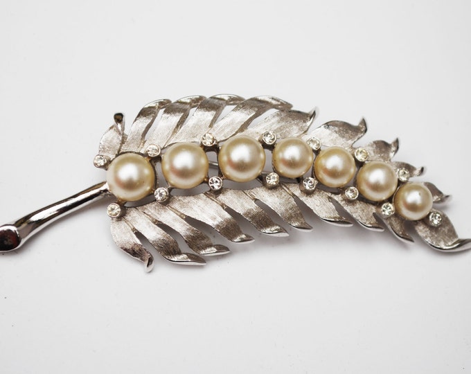 Crown Trifari Leaf Brooch - White Pearl - rhinestone - silver flower - Mid Century pin