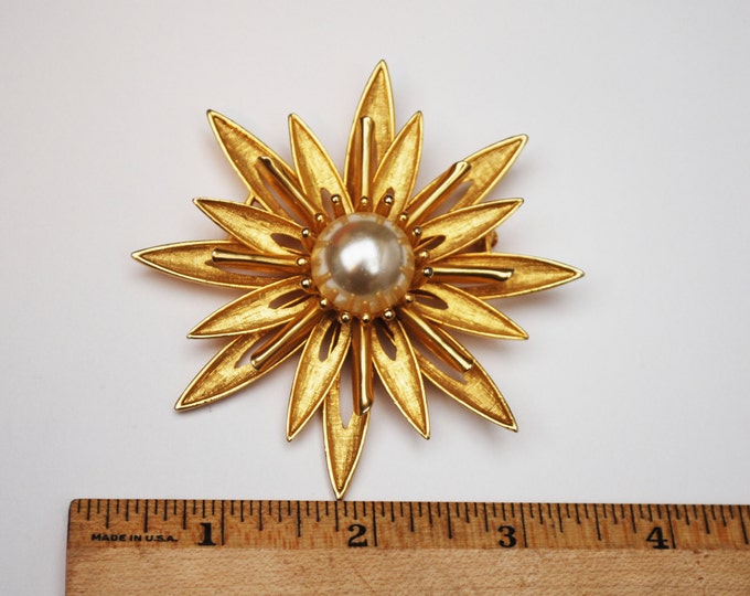 Vintage Large Cathe Brooch Gold and Pearl Flower pin