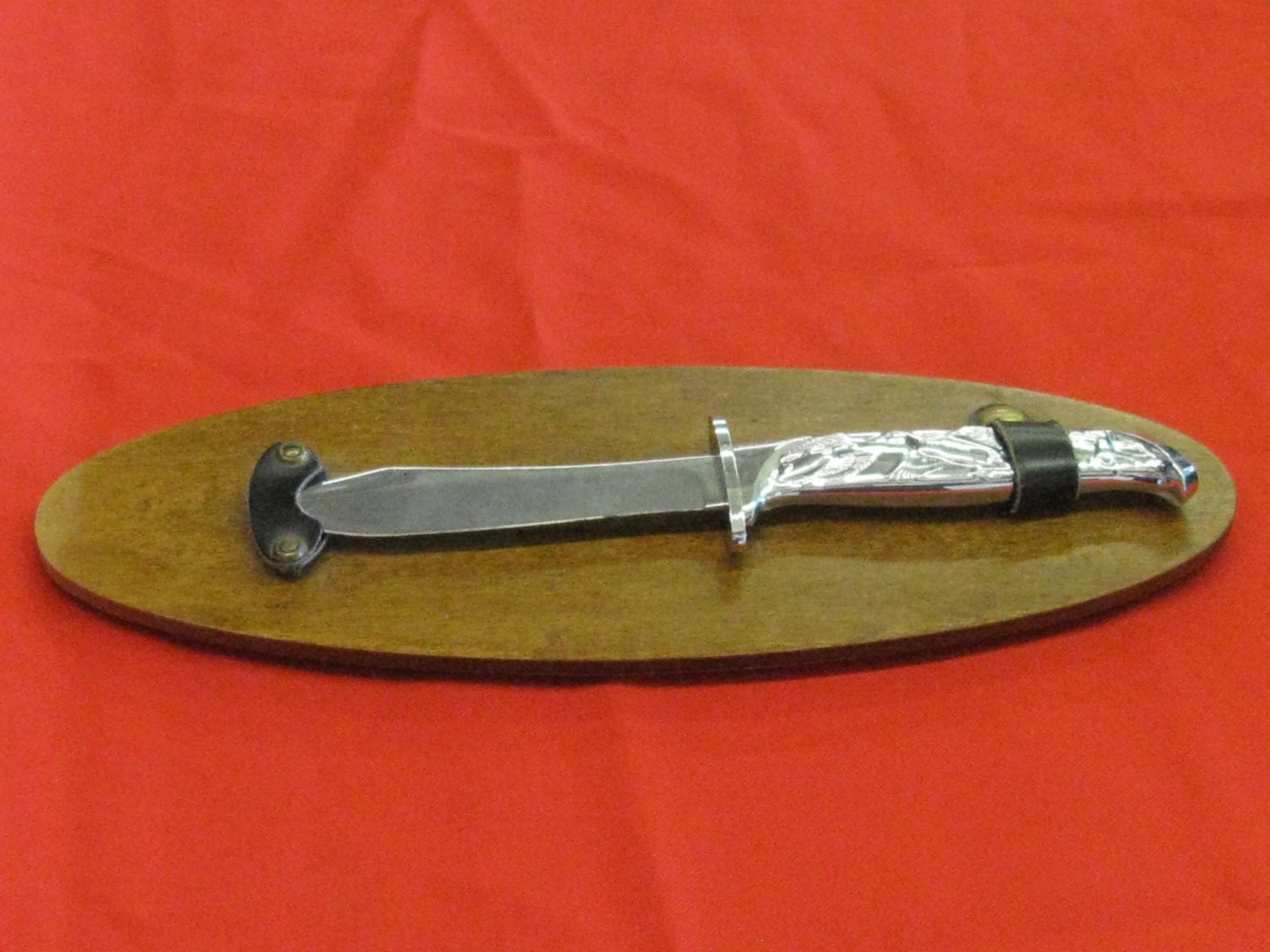 USA SALADMASTER Hunting Fighting Knife With Wall Plaque