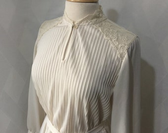 Vintage 1970s Ivory JC Penny's Keyhole Neckline Pintuck Bodice Dress Size 15/16