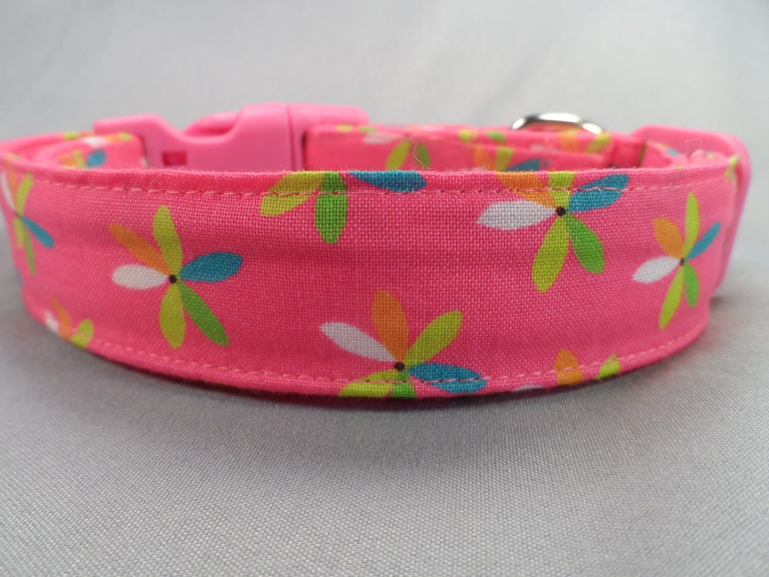 Hot Pink Dog Collar with Cute Pinwheel Daisies