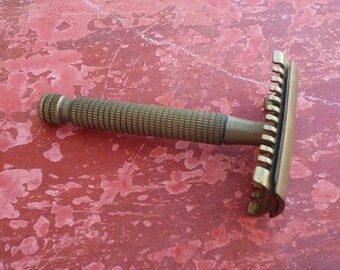 Vintage double edge razor, shaving razor, safety razor, brass razor, gift for him, father's day gift, man's toilette, replacement blades