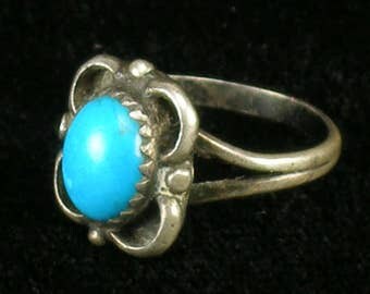 Vintage Old Navajo Native American Jewelry Sterling Silver Turquoise Ring - Size 4
