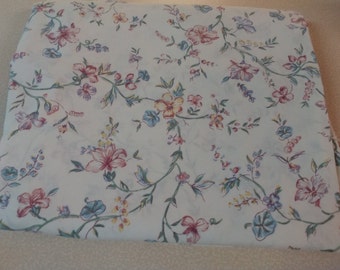 Vintage Flat full Sheet mulit colored floral bedding