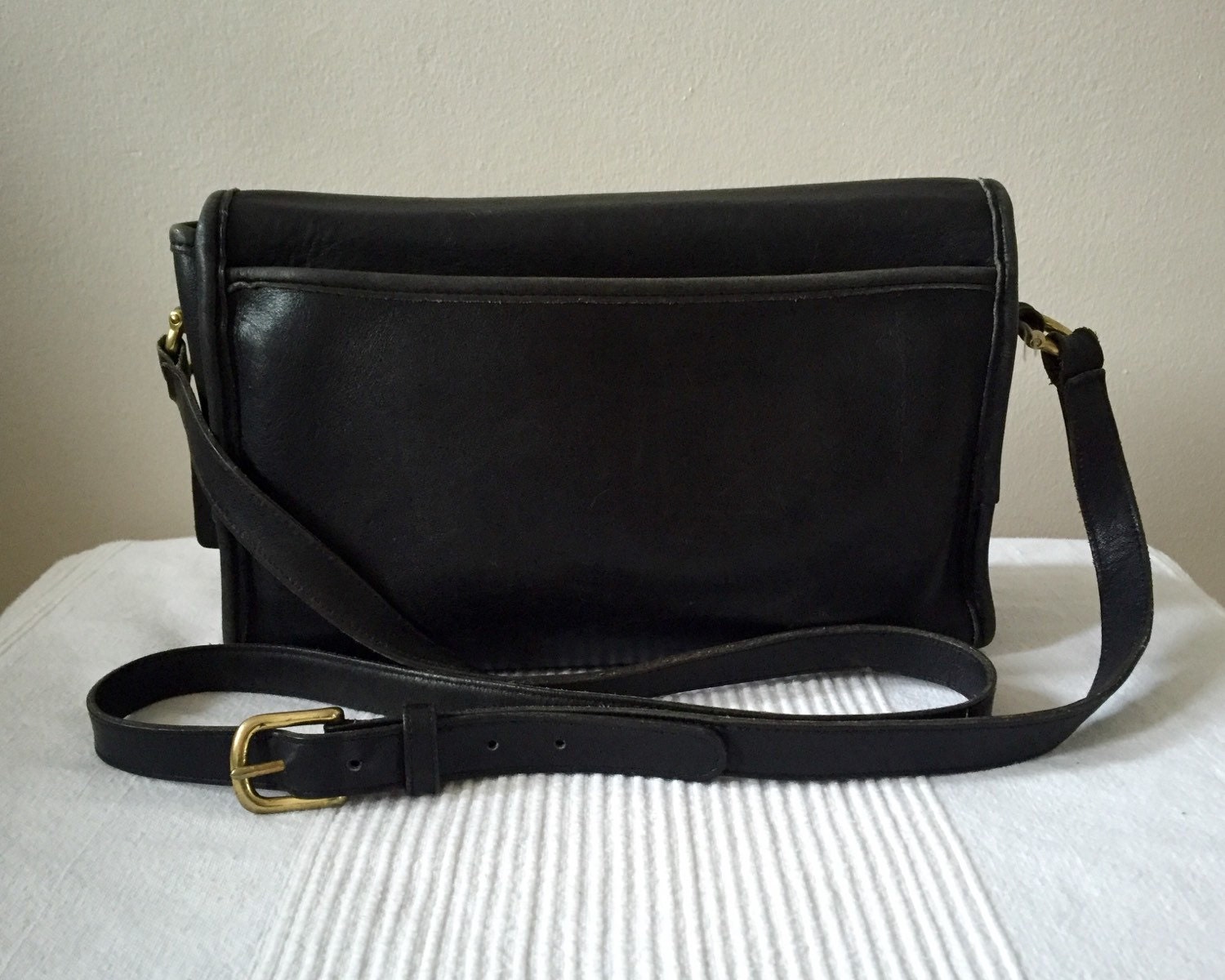 Vintage COACH Black Leather Curtis Bag 9975 Flap Over Shoulder