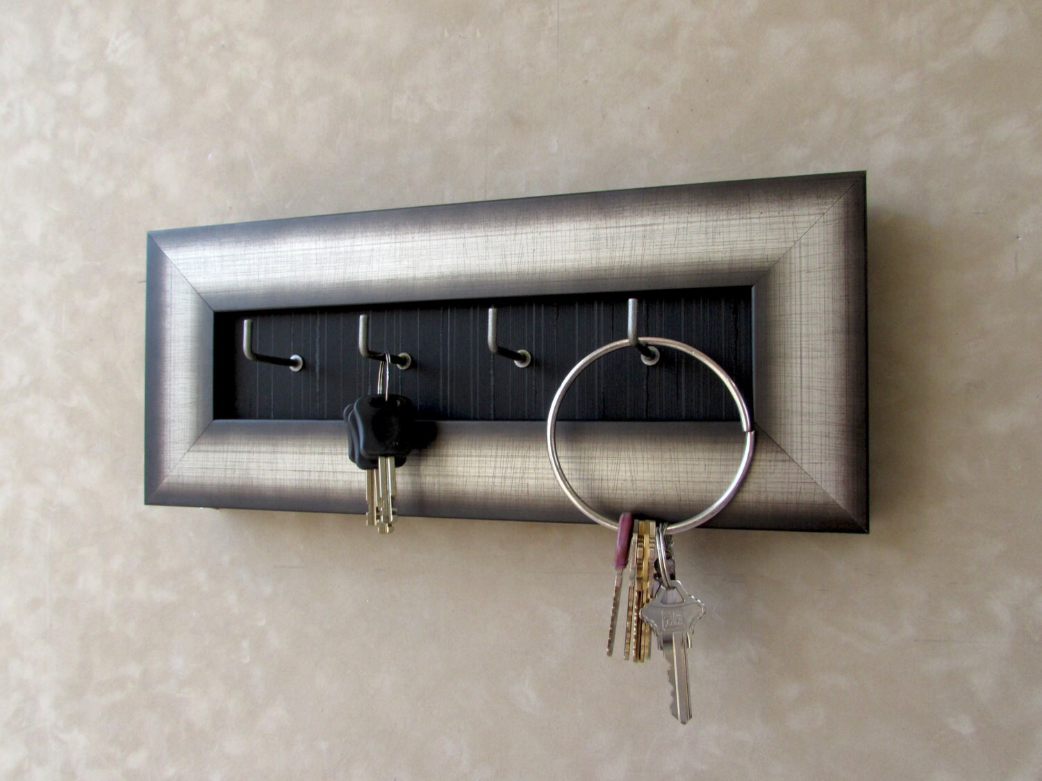 Brushed Silver Key Holder with black shading Thatched silver