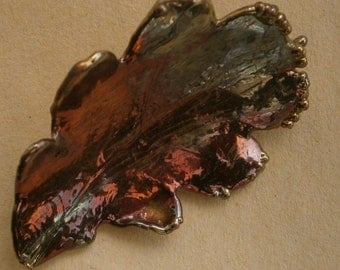 B473) A lovely vintage copper tone dipped metal oak tree leaf brooch