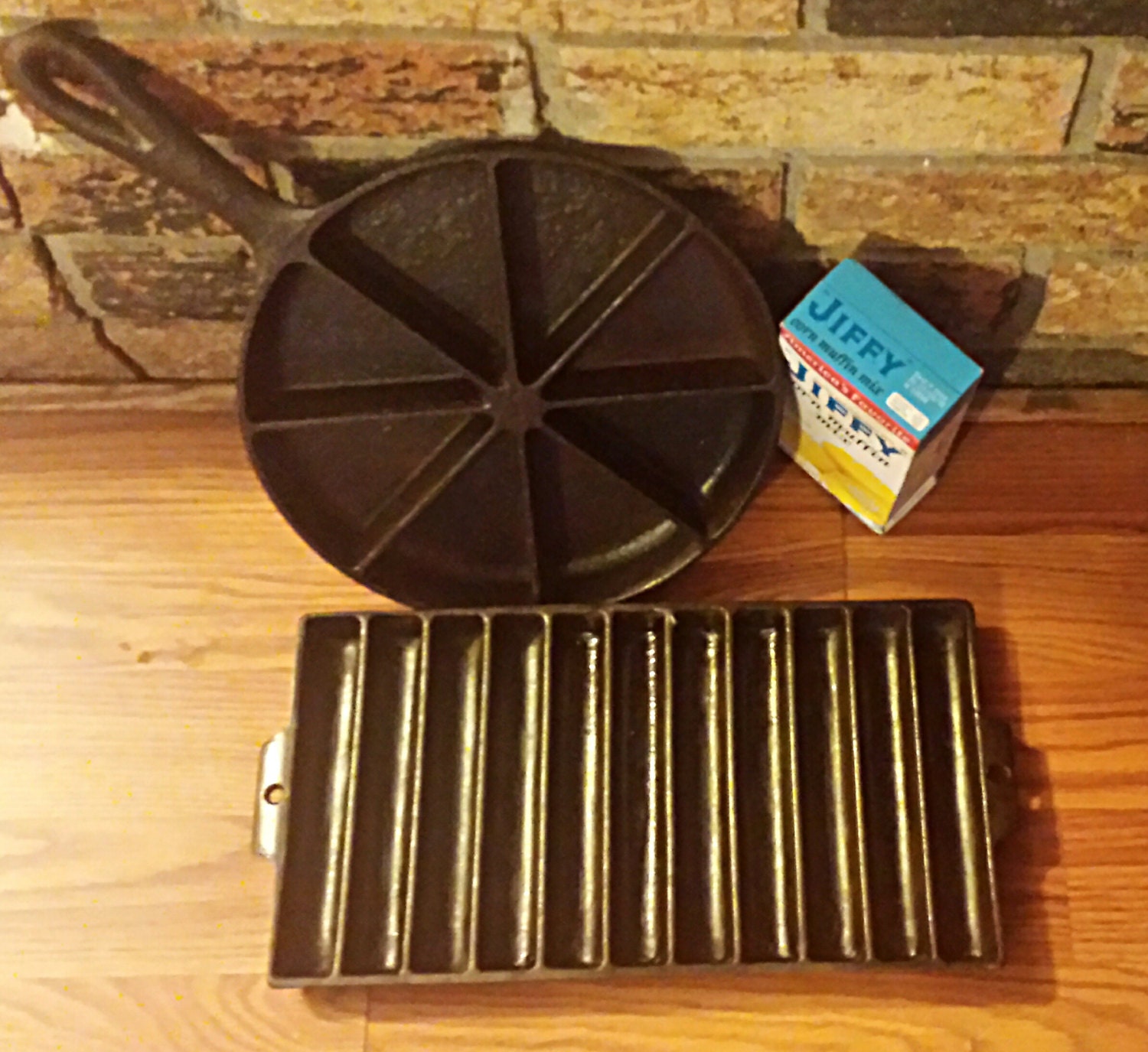 Vintage Cast Iron Cornbread Skillet and Cornbread Slice Pan
