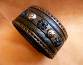 1-3/8 "(3,5 cm) DK Brown Leather cuff bracelet- Magic Woman