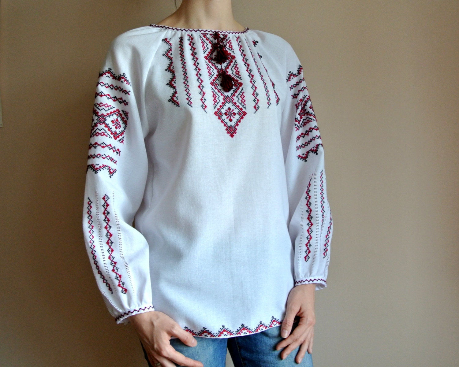 Ukrainian embroidery peasant blouse / Vyshyvanka / Ukrainian