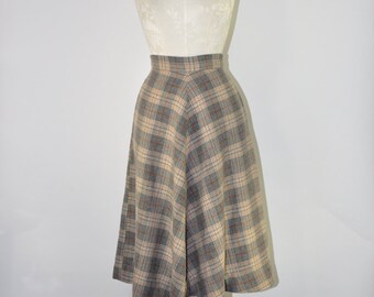 60s gray plaid skirt / vintage wool tweed skirt / 1960s tartan full skirt