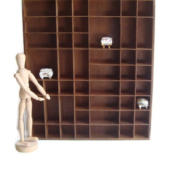 Curio Display Shelf Knick Knack / Miniatures / Figurine