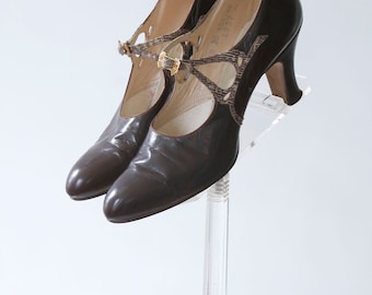vintage 1920s shoes <> late 1920s/early 1930s shoes <> 1920s Mary Jane style leather shoes with reptile look straps
