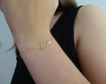 Infinity Bracelet with tiny fresh water pearl, Gold Rose Gold Infinity Bracelet, Bridesmaid Gifts, First day of school Pearl bracelet