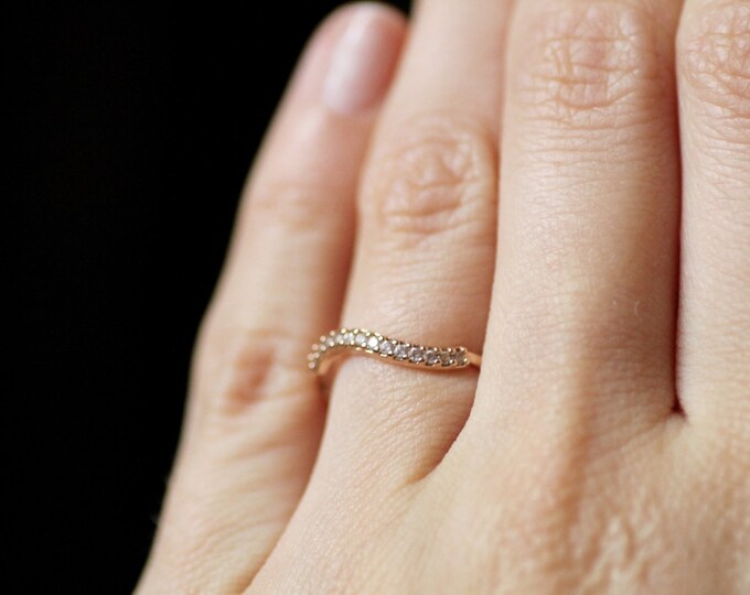 Curved Wedding Ring - Diamond Wedding Band - 14k Solid Gold - Engagement ring - Delicate diamond ring