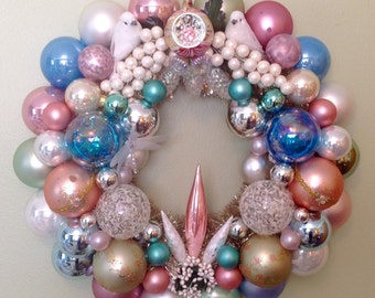 Elegant Easter ornament wreath. Pastels, shabby chic.