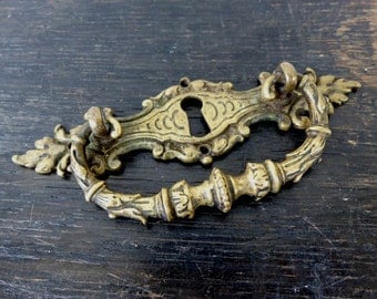 Antique Brass Dresser Pull with Key Hole Victorian Drawer Pull Knob / Vintage Drawer Handle / brass handle drawer pull bail handle dresser