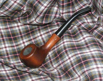 small smooth smoking pipe