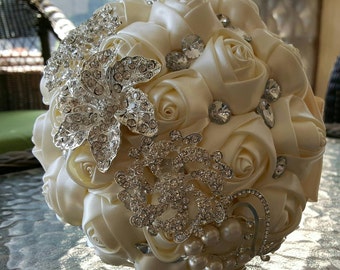 Ivory Brooch Wedding Bouquet | Bridal Bouquet