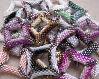 Perle perlée Carrée 3D en perles Miyuki vendu par 10 avec couleur au choix