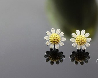 sterling silver daisy stud earrings, daisy flower stud earrings, daisy earrings, daisy flower earrings,gold daisy earrings,gold daisy flower