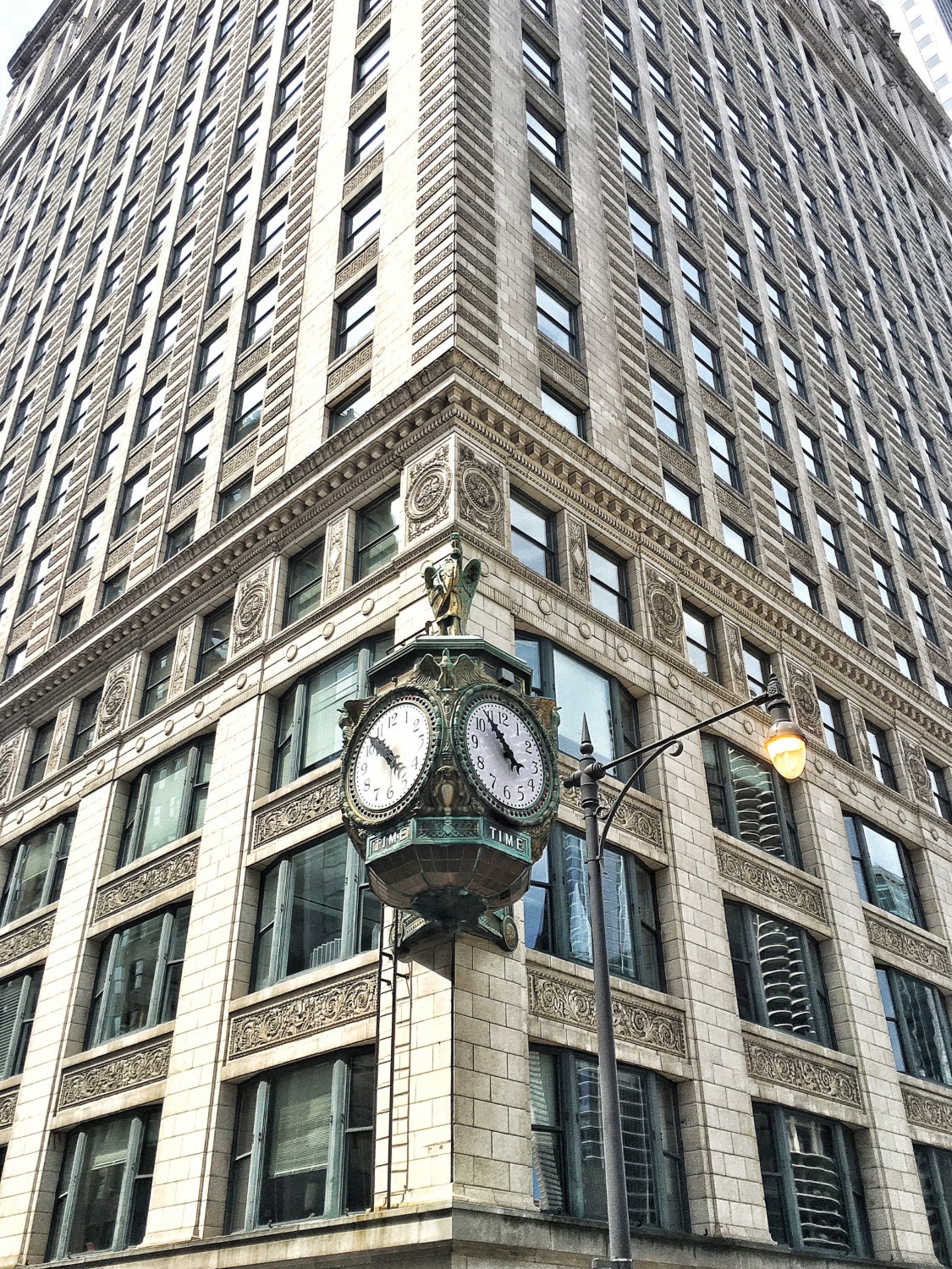 Signature Chicago Clock Chicago Architecture Chicago Clocks