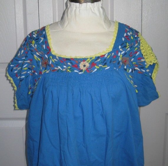 Mexican Blouse . Embroidered blouse . Folk Blouse . Frida