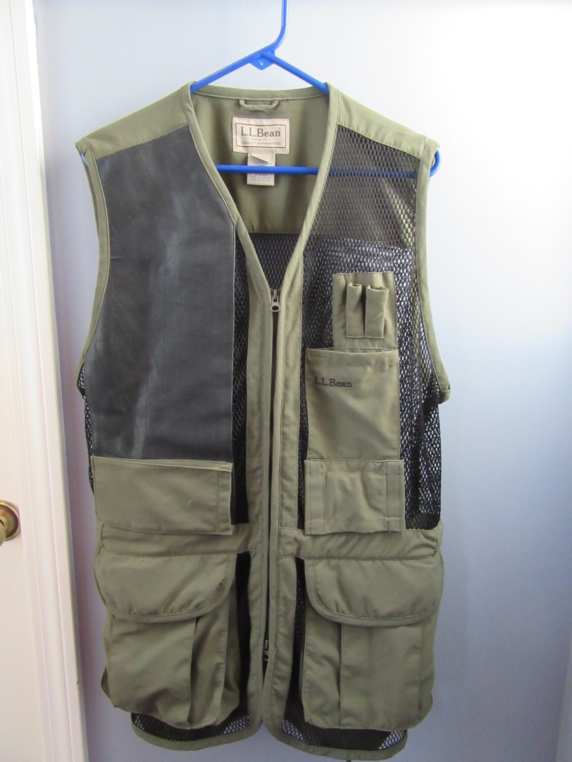 LL Bean fishing vest many pockets and breathable mesh
