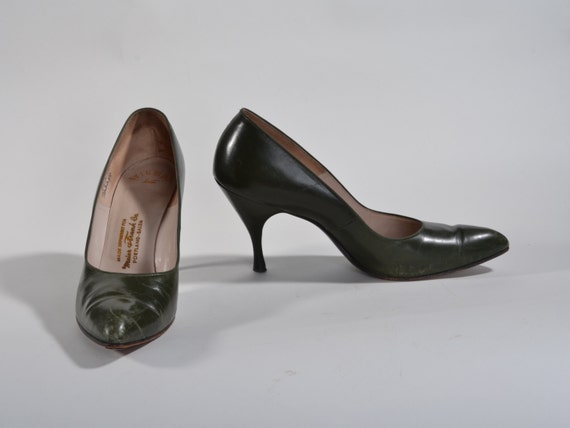 HALF PRICE SALE Vintage 1960s Green Stiletto Shoes Olive