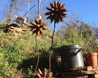 Set of 3 Rusty Metal Flowers for the Garden, Recycled, Scrap Metal Garden Art, Gift for the Garden, Outdoor Metal Sculpture