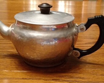 Vintage Hammered Aluminum Teapot J106A by N C Joseph Ltd. Stratford-On-Avon England Bakelite Handle