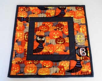 Halloween Quilted Table Topper with Pumpkins and Owls, Halloween Quilted Table Runner, Halloween Table Decoration, Halloween Decor,