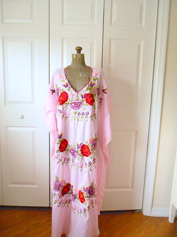 Vintage pale pink Mexican embroidered Kaftan Dress