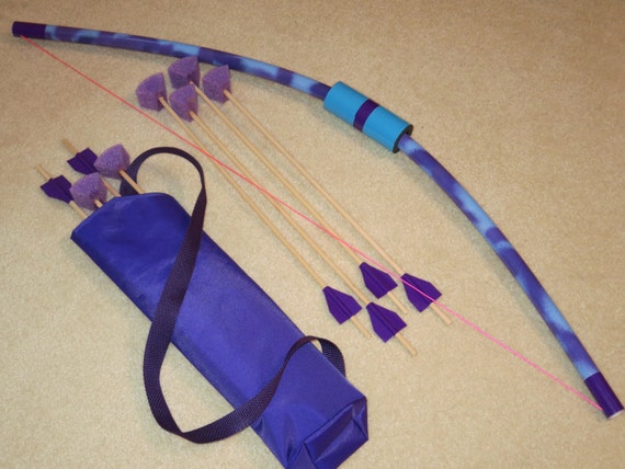 toy bow and arrow with quiver