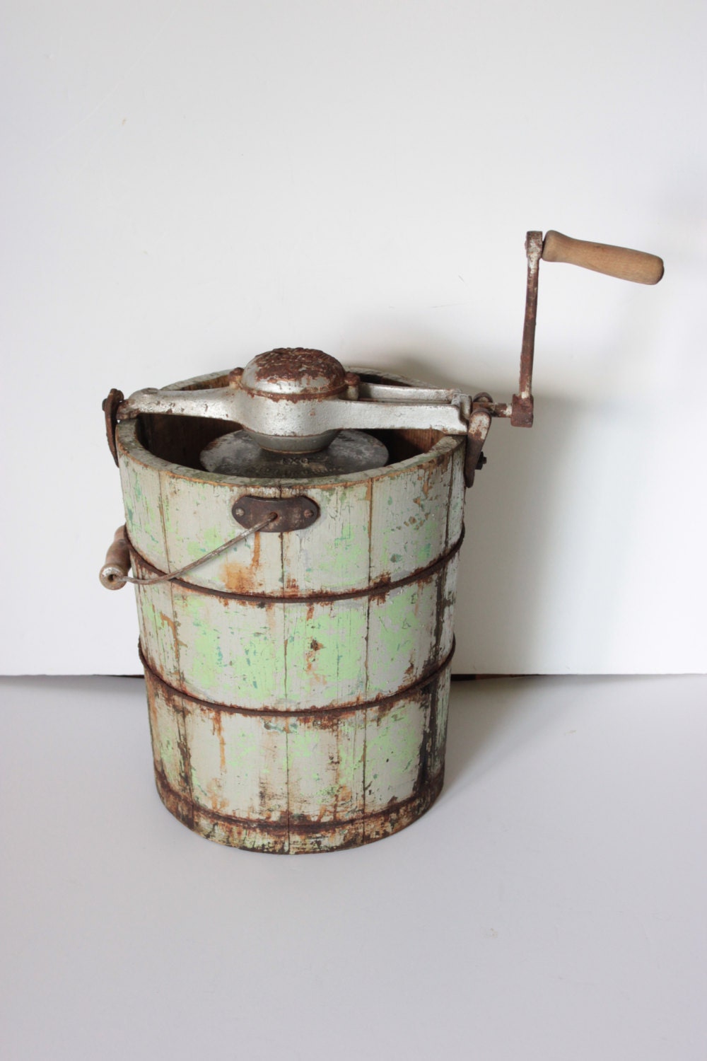 Antique Ice cream maker / Primitive Ice Cream bucket / White