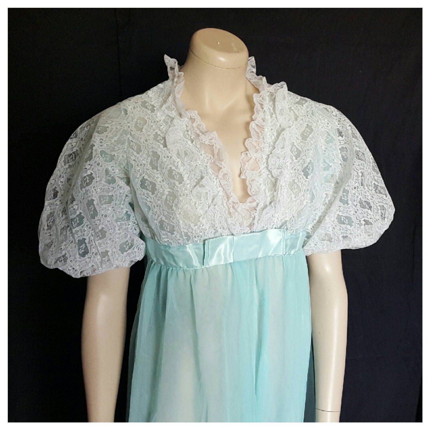 Vintage Light Baby Blue Boudoir Dressing Gown White Lace